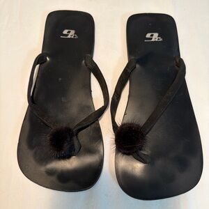 9 & Co. Furry Pom Black Flip Flops – Women’s 7